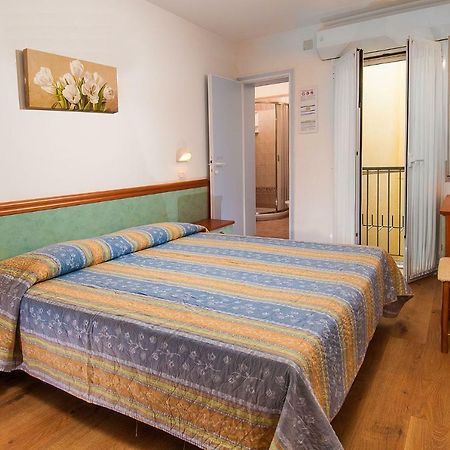 Hotel Alba Serena Misano Adriatico Zewnętrze zdjęcie