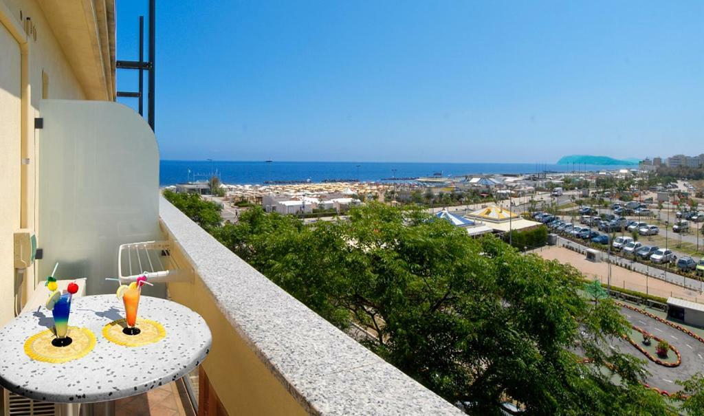 Hotel Alba Serena Misano Adriatico Zewnętrze zdjęcie
